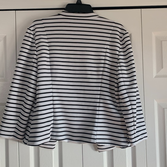 Lightly worn white and black stripe blazer. Size L - Picture 5 of 5